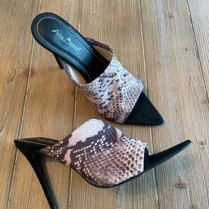 NWT Anne Michelle pointy toe Chinese heels